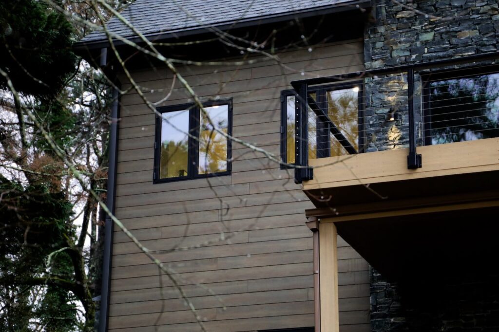 lake-windward-timbertech-deck-trespa-siding- Lake Windward deck with wide view of TimberTech boards and rail system.