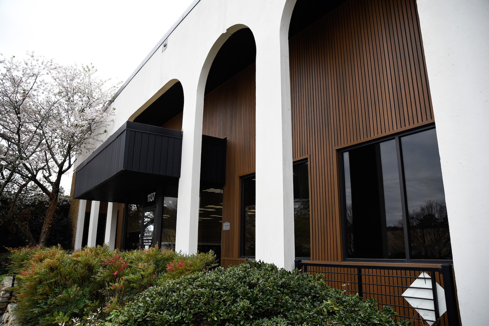 TimberTown Atlanta facade with NewTechWood European Style cladding after renovation