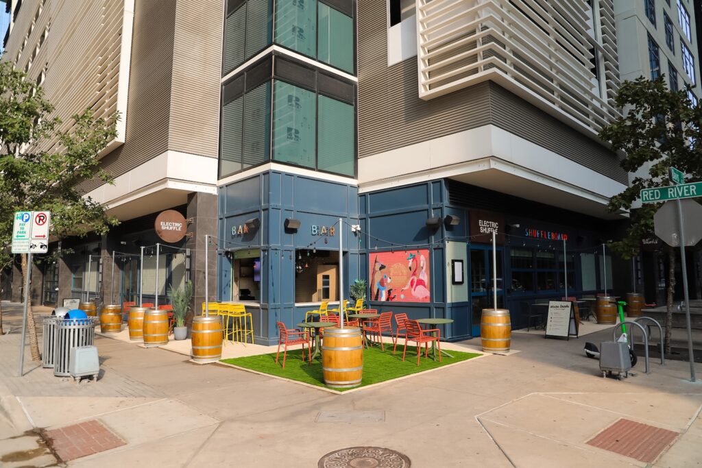 Drainage gap between composite deck tiles