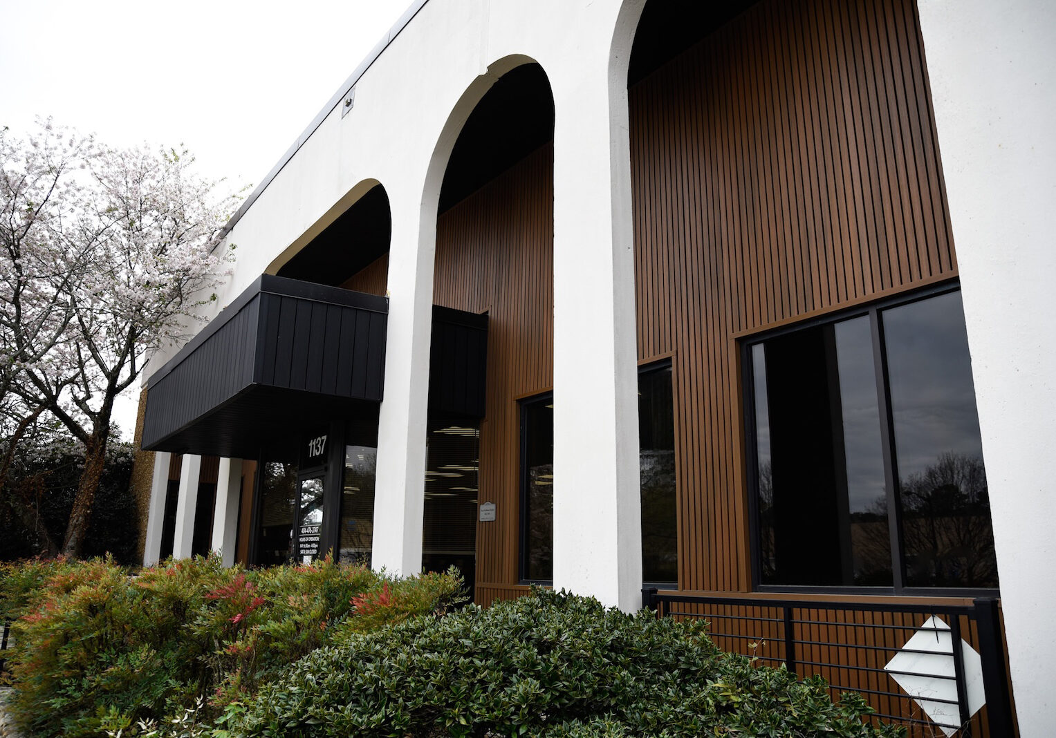 TimberTown Atlanta facade with NewTechWood European Style cladding after renovation