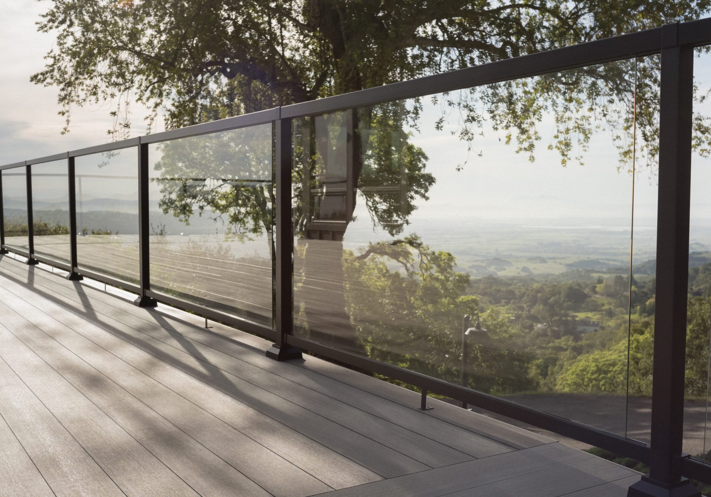 TimberTech Impression Rail Express Modern Coastline glass railing